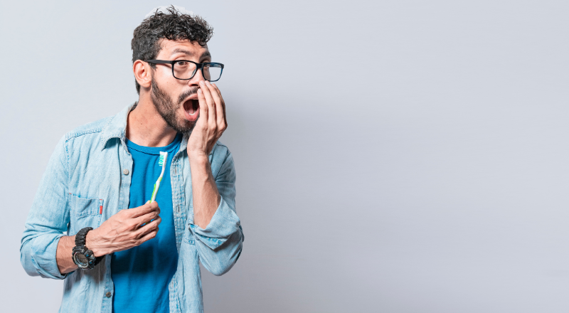 Dårlig mundhygiejne kan gøre ældre alvorligt syge: Har du styr på mundplejen?