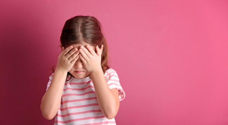 Et lille barn med smerter